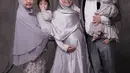Ibu dari Maryam Nusaibah Abdullah dan Khadeejah Faatimah Abdullah, itu mengaku bahwa kehamilan anak ketiganya kali ini berbeda dari sebelumnya. seperti diketahui, saat sedang hamil besar ia menjalani studi di Jerman. (Instagram/okisetianadewi)