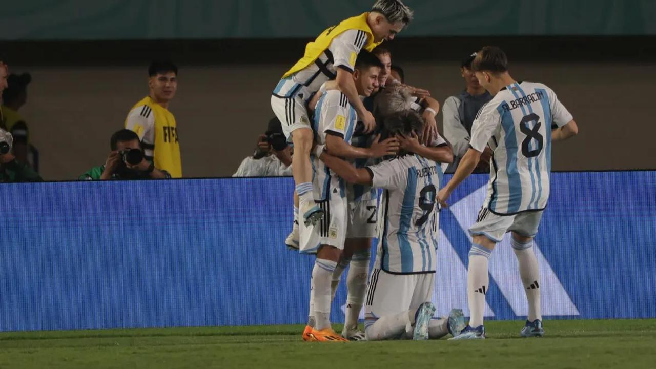 Dari hasil pertandingan ini, Timnas Argentina akan menantang rival abadi mereka yakni Timnas Brasil U-17 di babak perempat final nanti.<br>