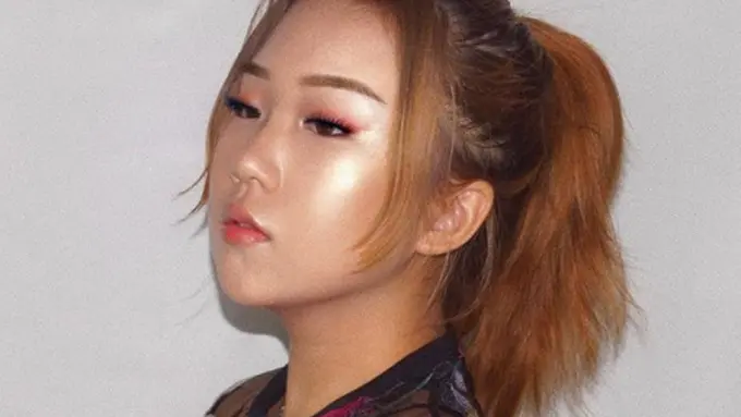 Masih 15 Tahun, Nicole, Beauty Vlogger yang Miliki Makeup Look Super Shinny