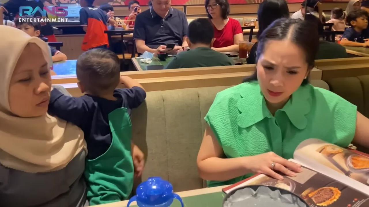 Sus Rini rupanya punya alasan tersendiri. Dia mengaku takut jika makanan yang dia pesan terlalu banyak.