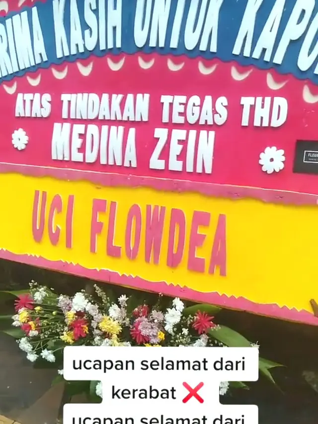 Karangan Bunga dari Korban Medina Zein