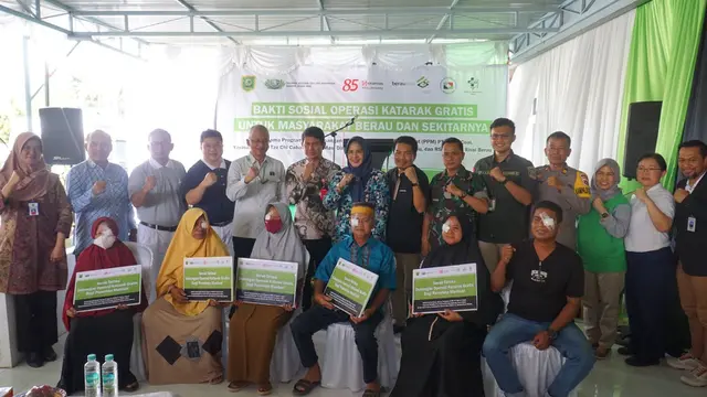 Sinar Mas melalui PT Berau Coal berkolaborasi dengan Yayasan Buddha Tzu Chi Sinar Mas, Dinas Kesehatan Kabupaten Berau, dan RSUD Abdul Rivai, mengadakan Bakti Sosial Operasi Katarak Gratis untuk Masyarakat Berau Dan Sekitarnya. (Dok Sinar Mas)