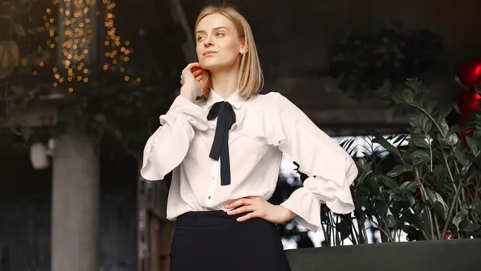 Tampil Berkelas ala Old Money dengan Outfit Simpel Ini - Cover