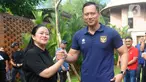 Ketua DPP PDI Perjuangan (PDIP) Puan Maharani dan Ketua Umum Partai Demokrat Agus Harimurti Yudhoyono (AHY) bertemu, Minggu (18/6/2023). (merdeka.com/ Arie Basuki)