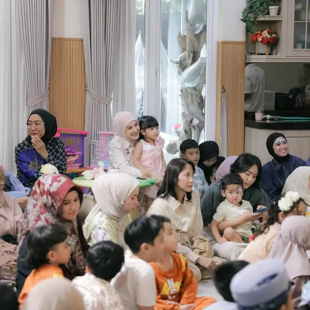 6 Potret Bukber Teman-Teman Anak Irish Bella di Rumah, Sekaligus Silaturahmi Orang Tua