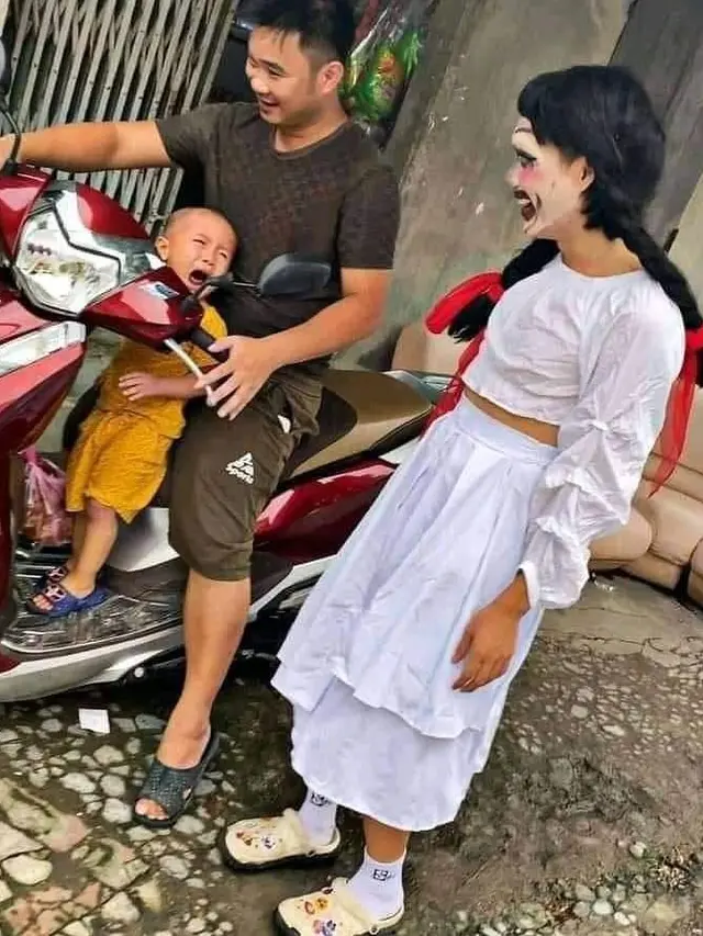 5 Potret Nyeleneh Anak Menangis Dijahili Orang Tua Ini Malah Bikin Ketawa