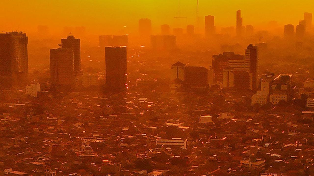 FOTO:  Keindahan Kota Jakarta yang Padat Penduduk di Kala Senja