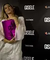 Pesona Gisele Bundchen sebagai supermodel memang tidak pernah lepas darinya, meski kini ia resmi pensiun dari dunia modeling. Kini mantan model Victoria’s Secret ini merilis buku pertamanya berjudul ‘Gisele’. (AFP/Bintang.com)