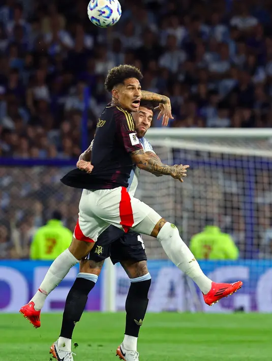 Menjamu Peru, timnas Argentina kesulitan mencetak gol hingga akhir babak pertama. (ALEJANDRO PAGNI/AFP)
