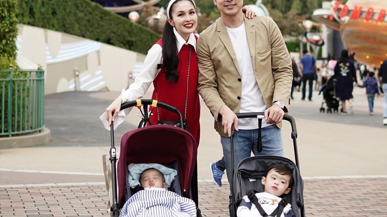 7 Potret Liburan Sandra Dewi di Hong kong, Menginap di Hotel Bak Istana