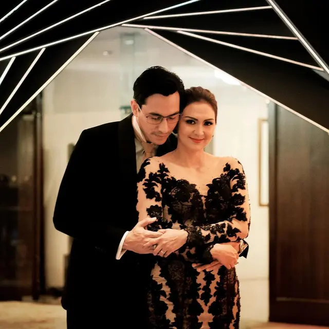 Momen Manis Donna Agnesia dan Darius Sinathrya, Dapat Julukan Couple Goals. (Sumber: Instagram/dagnesia dan Instagram/darius_sinathrya)