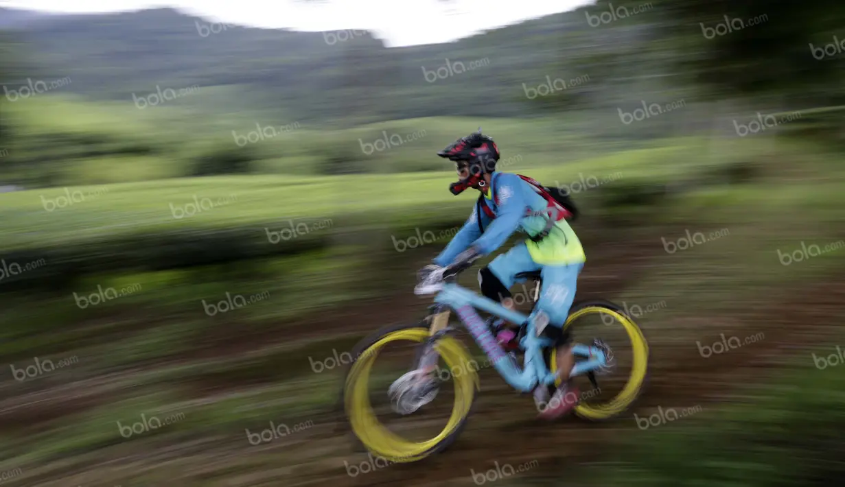 Kejuaraaan Indonesian Enduro Series di KTH Bike Park, Puncak, Bogor, (29/5/2016) ini merupakan seri pertama dari rencana empat seri. (Bola.com/Arief Bagus)