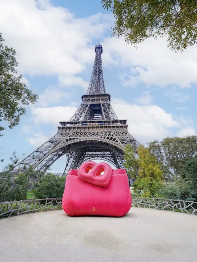 #ButtonscarvesGoesGlobal