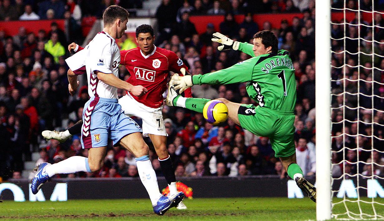 Aston Villa. Cristiano Ronaldo juga telah membukukan 6 gol saat bersua Aston Villa di Liga Inggris. Gol pertamanya dicetak pada pekan terakhir musim 2003/2004 via sepakan kaki kanan. Gol terakhirnya dicetak pada pekan ke-32 musim 2007/2008 juga lewat sepakan kaki kanan. (Foto: AFP/Paul Ellis)