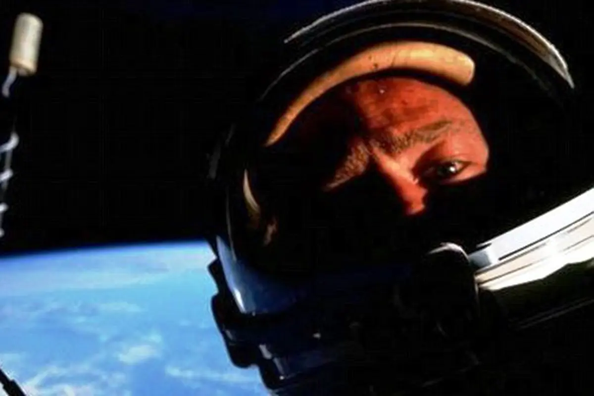 Foto selfie Buzz Aldrin di luar angkasa