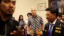 Calon gubernur Jawa Tengah Ganjar Pranowo usai menemui Ketua Umum Partai Nasdem Surya Paloh di Jakarta, Rabu (10/1). Pertemuan tersebut untuk menjalin silaturahmi antara Ganjar dan Surya Paloh. (Liputan6.com/Johan Tallo)