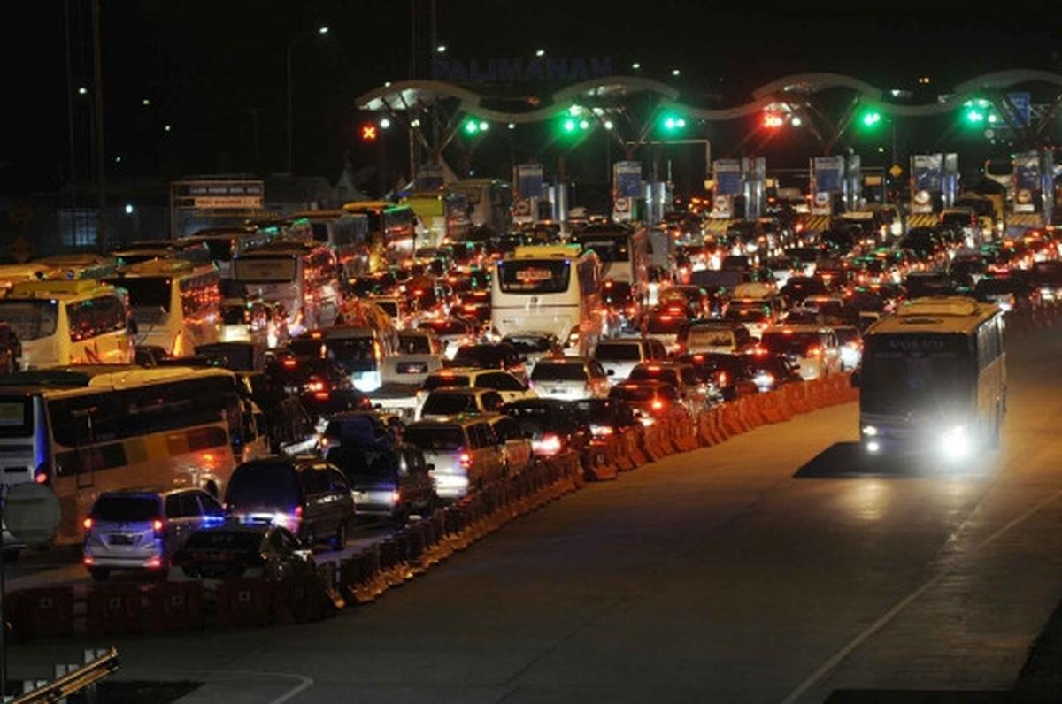 Gerbang Tol Palimanan macet hingga 10 km
