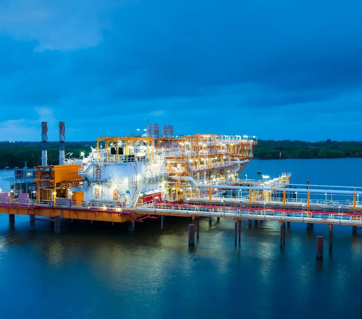"Blok yang dikelola Pertamina hanya 30 persen nasional namun produksi lifting nasional 68 persen, ini bagus sekali. Apalagi, Pertamina Hulu Energi sudah menggunakan CCS, sebagai upaya untuk masuk di green energy.