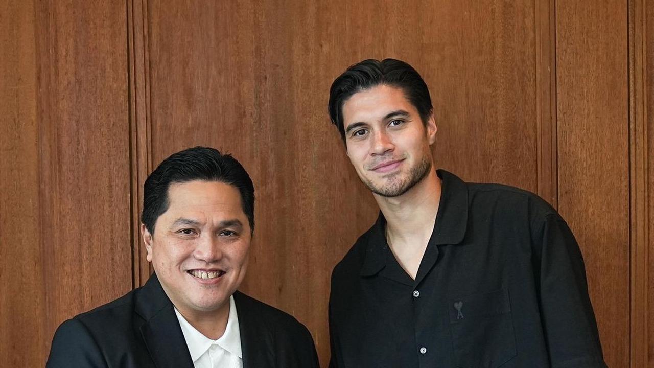 Potret Kevin Diks Kala Momong Anak, Jadi Suami dan Ayah Idaman