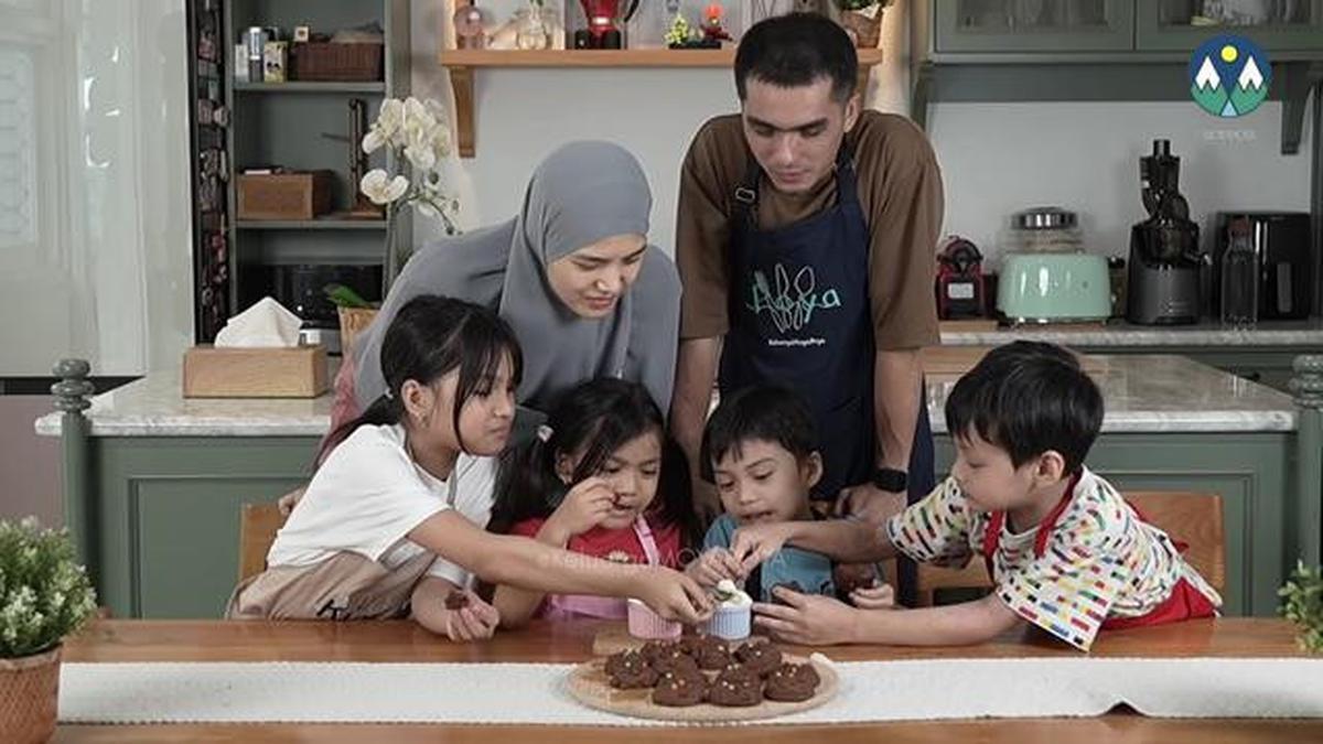 7 Potret Dapur Rumah Ricky Harun dan Herfiza, Perpaduan Modern dan Natural