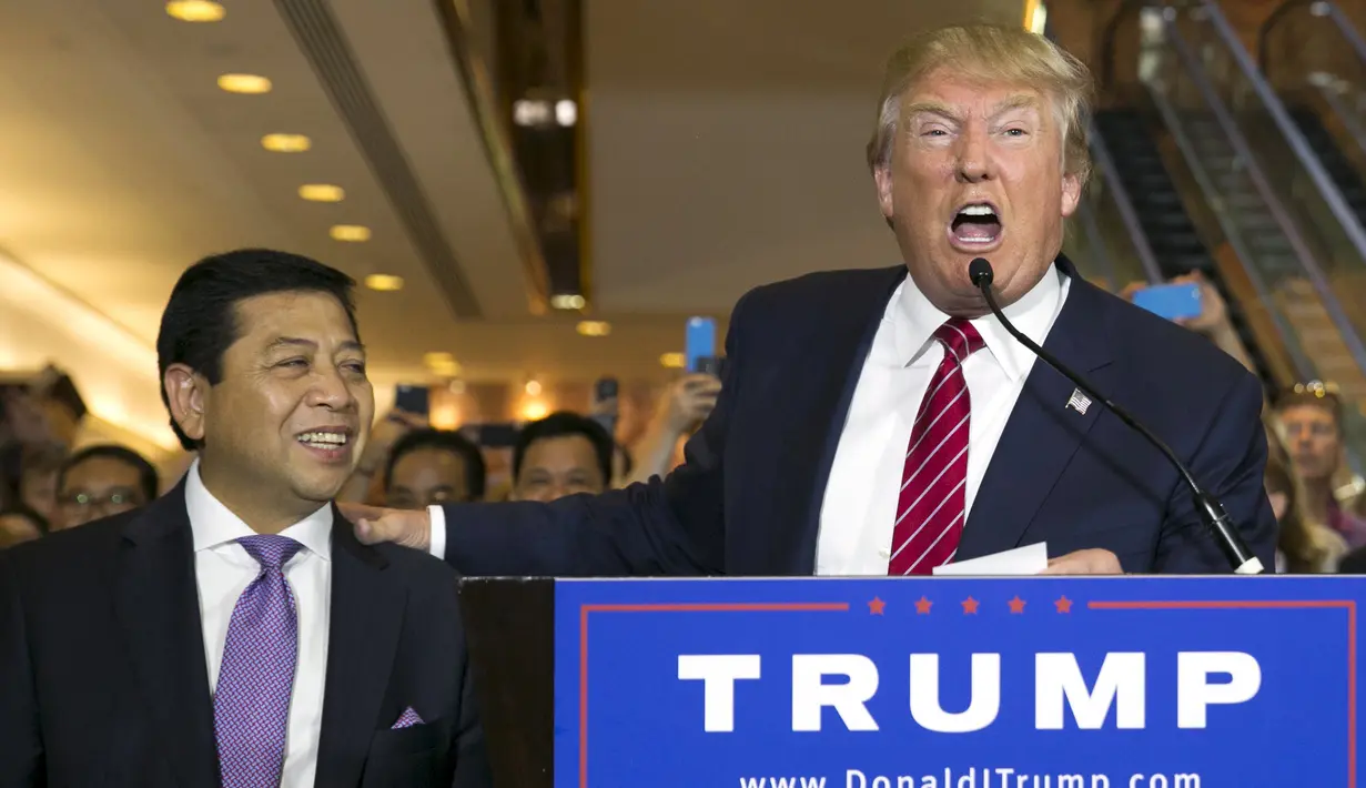 Ketua DPR RI Setya Novanto (kiri) bersama Donald Trump usai penandatanganan perjanjian dengan komite Nasional Partai Republik di New York, Kamis (3/9/2015).  Trump menyebut Setya Novanto sebagai orang berpengaruh di Indonesia. (REUTERS/Lucas Jackson)