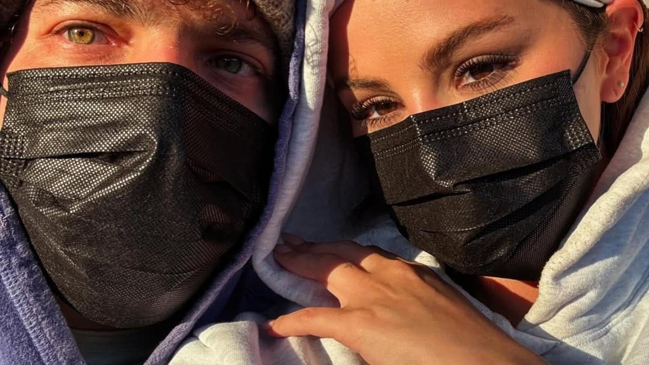Selena Gomez dan Benny Blanco Dikabarkan Beli Rumah Mewah Seharga USD35 Juta di Beverly Hills