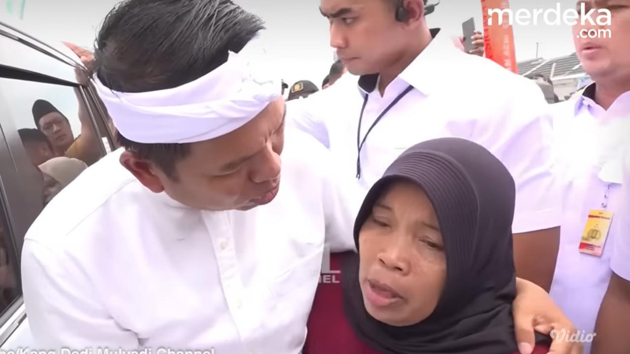 VIDEO: Ibu di Bekasi Curhat Rumah Kena Longsor, Demul Langsung Perintakan Ini ke Bupati
