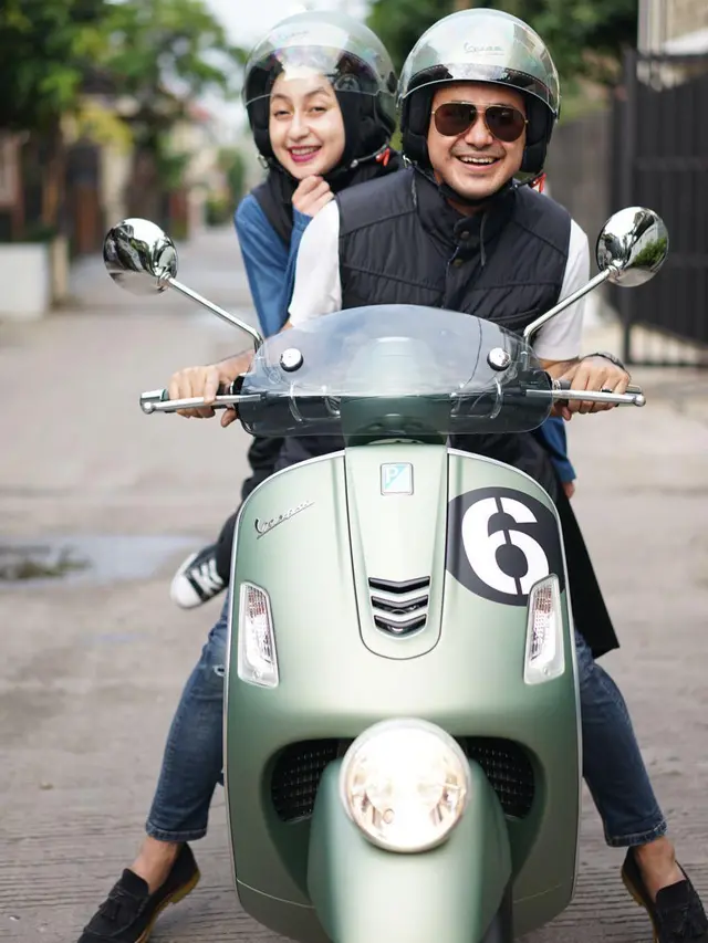 Potret mesra Ramzi dan istri