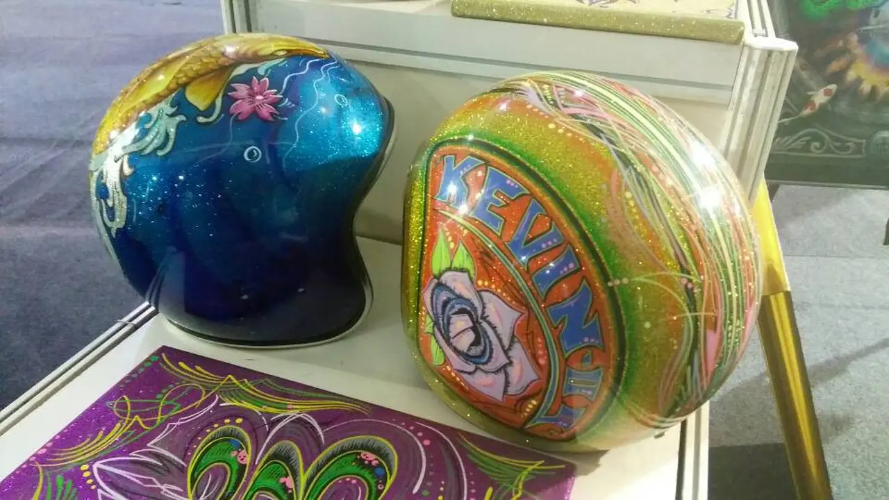 Airbrush helm