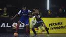 Suasana laga Adira FC melawan Merah Jaya Bekasi pada Grand Final Super Soccer Futsal Battle 2017 di Bintaro Xchange, Tangerang, Minggu (22/10/2017). Adira FC menang adu penalti atas Merah Jaya Bekasi. (Bola.com/Vitalis Yogi Trisna)