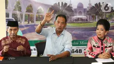 Direktur Komunikasi PT. Lippo Karawaci Danang Kemayan Jati (tengah) memberi keterangan pers perihal pemakaman Raudlatul Jannah Memorial Park di Jakarta, Selasa (3/12/2019). PT Lippo Karawaci Tbk memperkenalkan taman pemakaman untuk umat muslim di Karawang, seluas 50 ha. (Liputan6.com/Fery Pradolo)