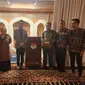 Fawait Ketua Fraksi Gerindra bersama perwakilan lintas fraksi di DPRD Jatim merayakan Maulid Nabi bersama.(Istimewa).