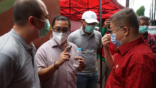 RNI mendistribusikan minyak goreng ke pasar rakyat. Hingga saat ini, RNI sudah mengguyur 8,1 liter minyak goreng ke pasaran. (Dok ID Food)