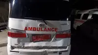 Dikemudikan Bocah 13 tahun, Ambulans desa tabrak paengendara motor Berboncengan tiga (Liputan6.com/Fauzan)