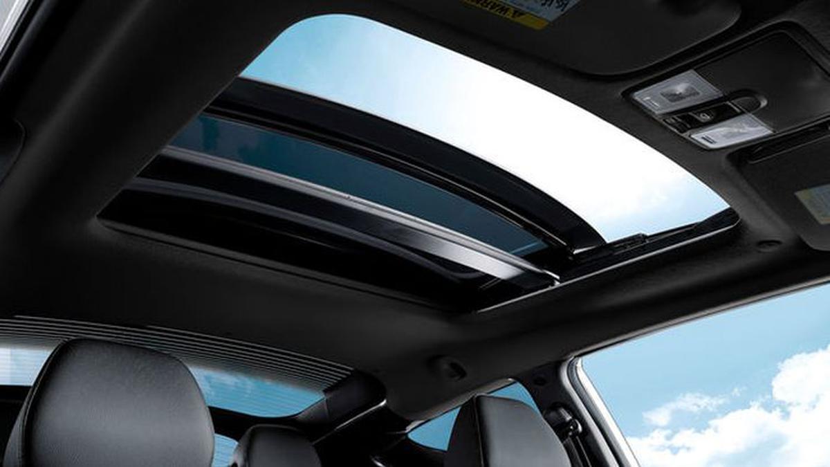 Sunroof dan Panoramic Roof Wajib Dirawat, Begini Caranya Otomotif