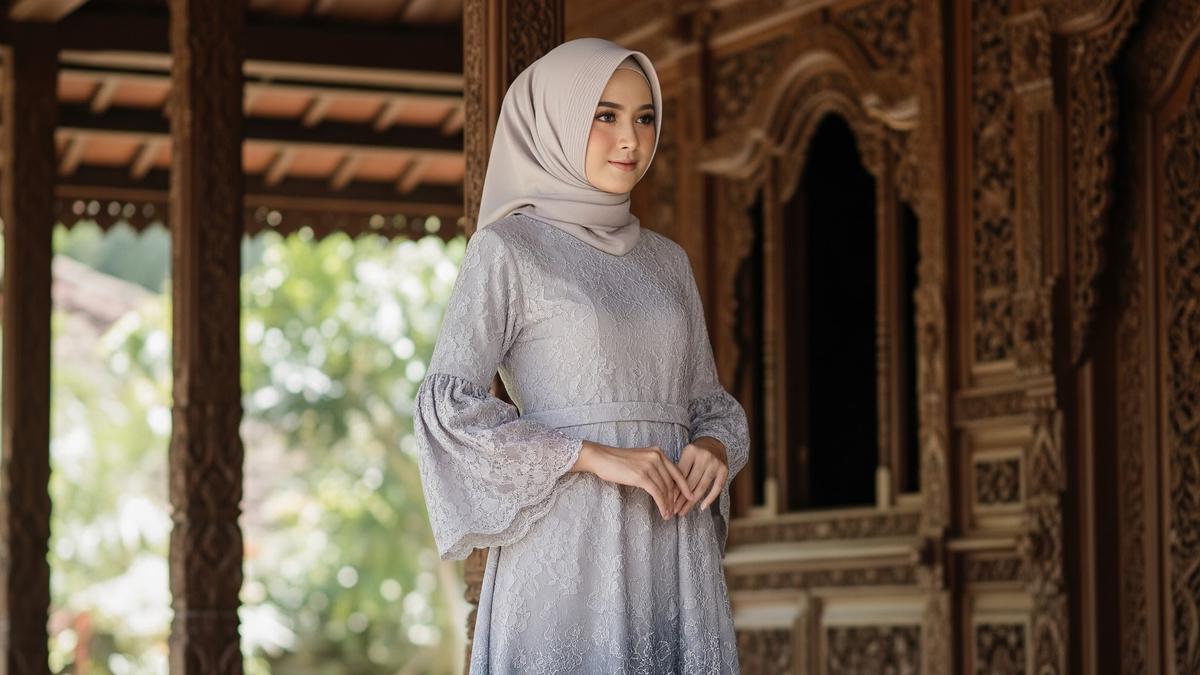9 Model Gamis Batik Brokat Kombinasi Polos yang Tidak Pasaran, Anggun dan Elegan