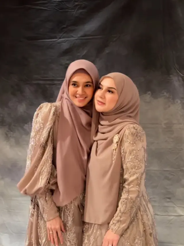 Potret Dhini Aminarti dan Irish Bella Jadi Bridesmaid Clara Shinta