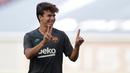 Riqui Puig. Gelandang tengah Barcelona berusia 22 tahun ini memiliki gaji per pekan sebesar 25 ribu pounds. Telah 4 musim memperkuat Barca, ia kesulitan mendapat jam terbang hingga musim ini. Jose Mourinho dikabarkan berminat mendatangkannya ke AS Roma pada Januari 2022. (AFP/Pool/Manu Fernandez)