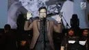 Penyanyi Aderaprabu Lantip Trengginas alias Adera dalam konser 'Harmonia: Titik Balik' di Balai Sarbini, Jakarta, Kamis (14/2). Konser yang juga diisi oleh penyanyi Glenn Fredly tersebut berlangsung tepat di hari Valentine. (Fimela.com/ Bambang E. Ros)