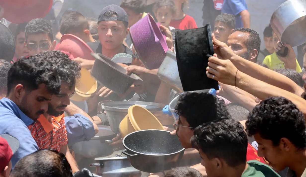 Warga Gaza yang sudah kelaparan semakin menderita dengan konflik yang terus berlangsung. (Omar AL-QATTAA/AFP)