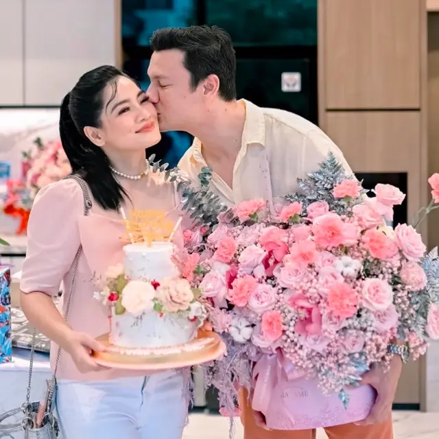 Potret Christian Sugiono dan Titi Kamal yang kerap unggah kemesraan