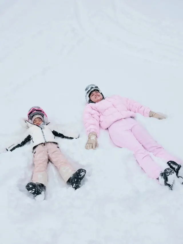 Potret Shandy Aulia dan Claire Sang Putri Main Salju di Jepang (credit: instagram.com/shandyaulia/missclaireherbowo).