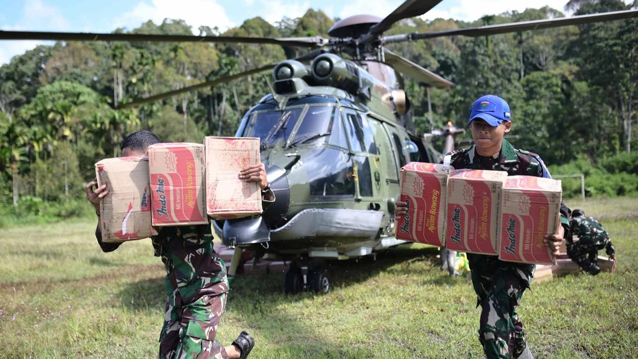 FOTO: Bantuan Udara Menjangkau Kampung-Kampung Terisolasi di Aceh Tengah