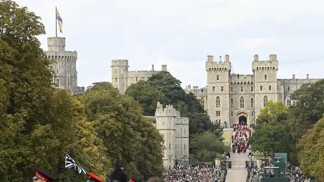 Haru Selimuti Prosesi Pemakaman Ratu Elizabeth II di Kastil Windsor