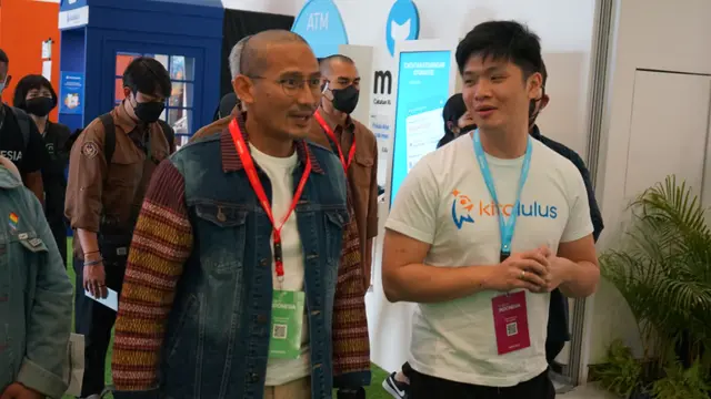 Co-Founder KitaLulus Stevien Jimmy bersama Menteri Pariwisata dan Ekonomi Kreatif Sandiaga Salahuddin Uno.