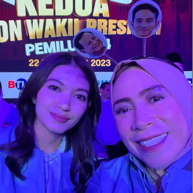 6 Potret Artis Nonton Langsung Debat Cawapres, Ajak Masyarakat Ciptakan Pemilu Damai