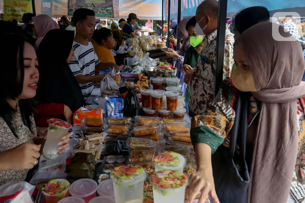 Pasar Takjil Benhil Masih Jadi Primadona Warga Berburu Penganan Berbuka Puasa