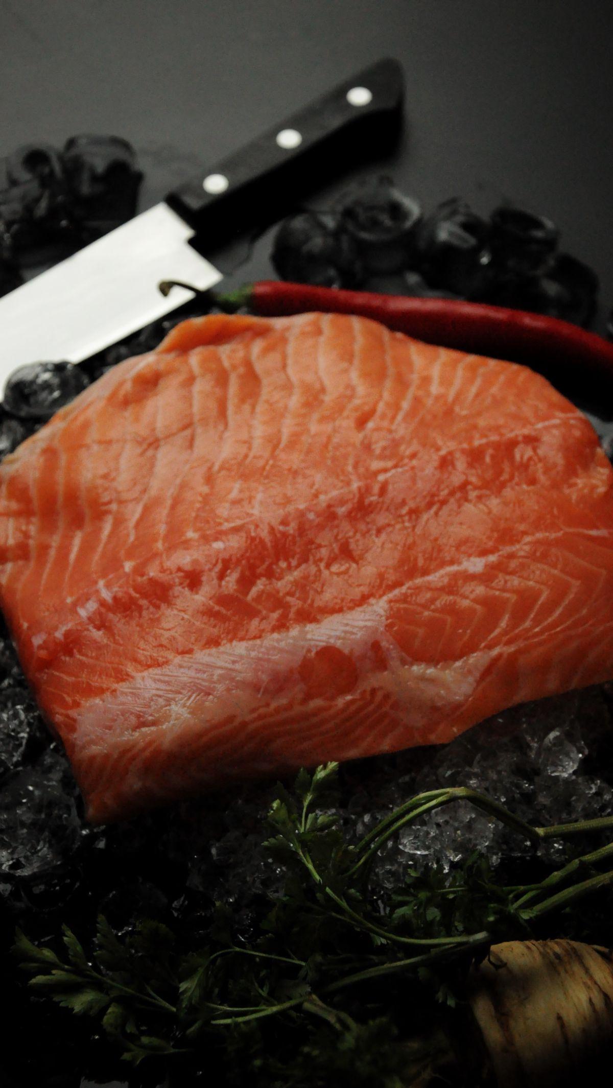 Ikan tuna kaya gizi dan nutrisi yang baik bagi kesehatan tubuh, membuatnya baik untuk dikonsumsi. Ikan ini mengandung omega-3 yang sangat baik bagi kesehatan otak dan jantung. Selain itu tuna juga kaya akan protein, bermanfaat mencegah anemia, menjaga kes
