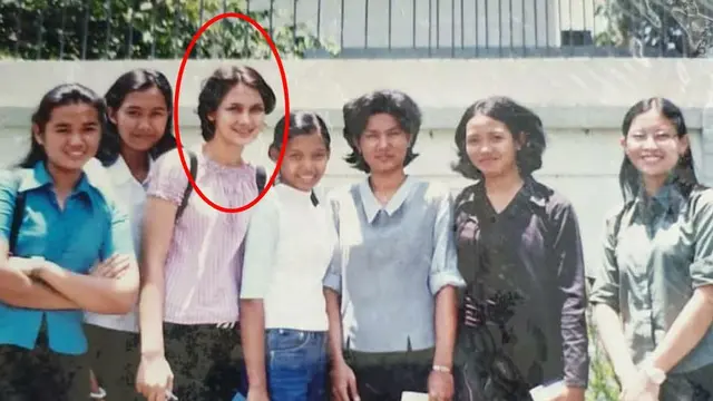 Potret jadul Luna Maya bersama geng semasa SMA (Sumber: Instagram/@markonah_tonggek)