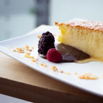 Dengan bahan sederhana dan teknik yang tepat, kue khas Jepang ini bisa dibuat sendiri di rumah. (Foto/Dok: Pexels)